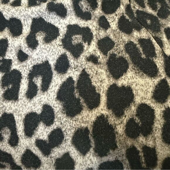 Torrid Super Soft Gray & Black Leopard Print Tee.  Size 4 - Picture 3 of 8